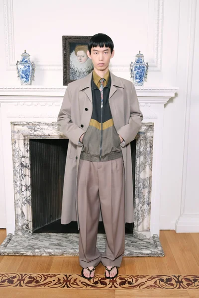 Look 16